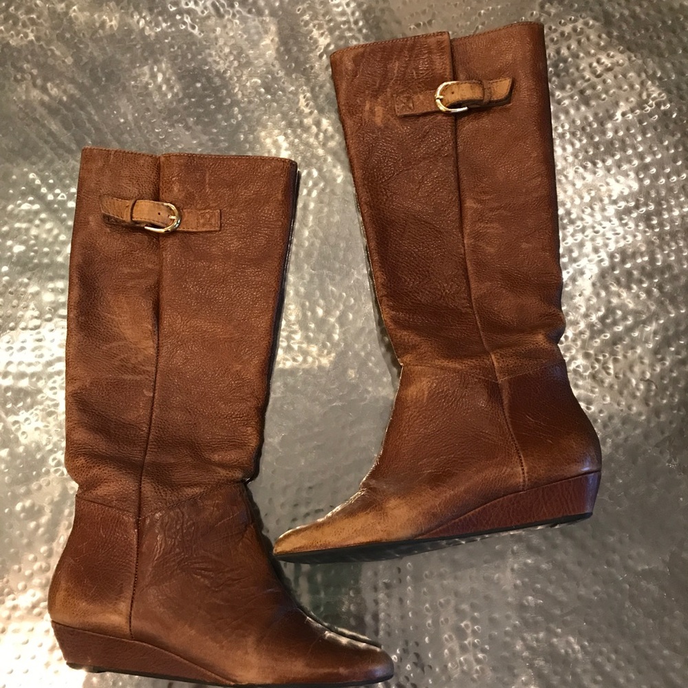 Brown leather classic boot with wedge heel