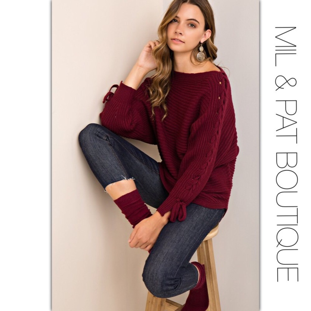 🤩LAST TWO🤩LACE UP SLEEVE SWEATER