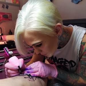 Meet your Posher, Courtney