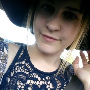 Meet your Posher, Joelle