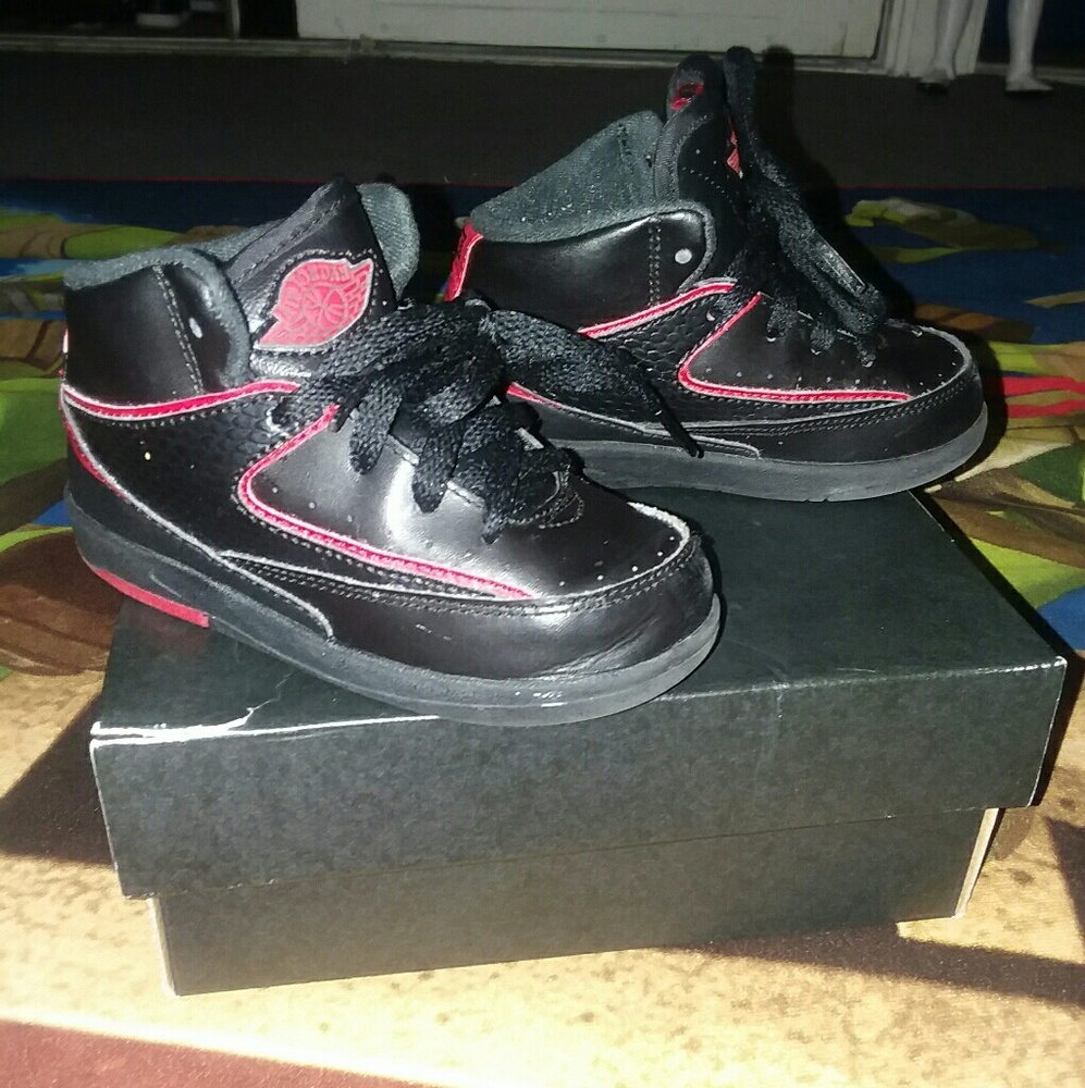 Retro Jordan 2s