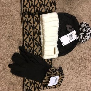 BRAND NEW !!! MK Hat scarf &gloves