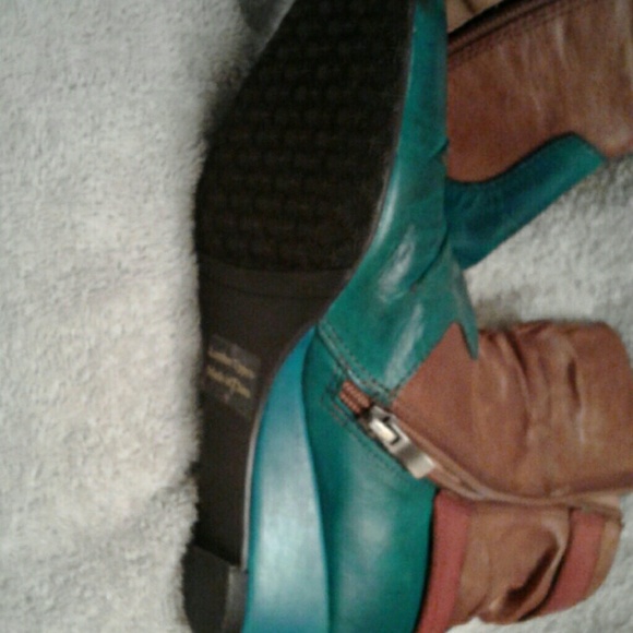 Corky boots - Picture 3 of 3