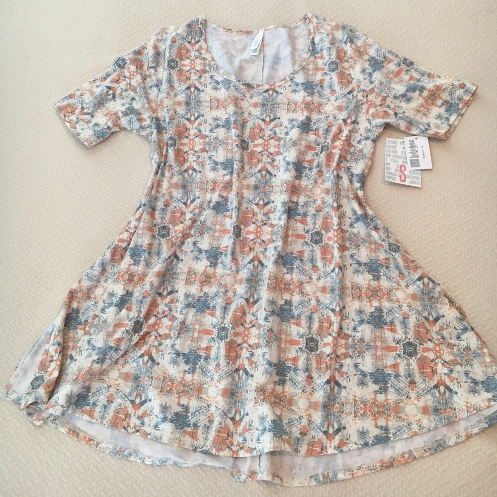 NWT LuLaRoe Perfect Tee Small- Super Soft!