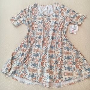 NWT LuLaRoe Perfect Tee Small- Super Soft!