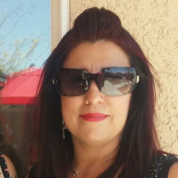 Meet your Posher, Lisa - Picture 1 of 1