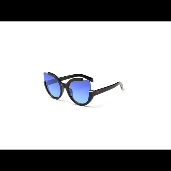 Claire’s Signature Cateye Mirrored Sunglasses - Picture 2 of 8