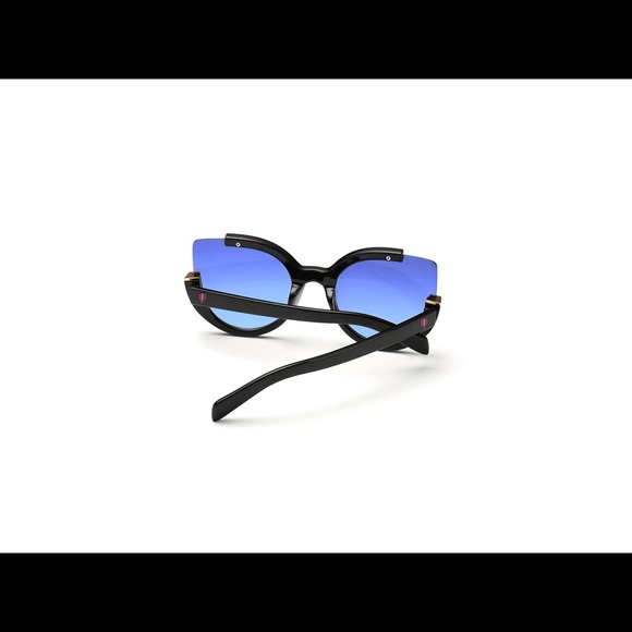 Claire’s Signature Cateye Mirrored Sunglasses - Picture 3 of 8