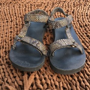 snakeskin tevas