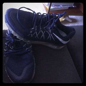 Dark blue Nike air max like new!!