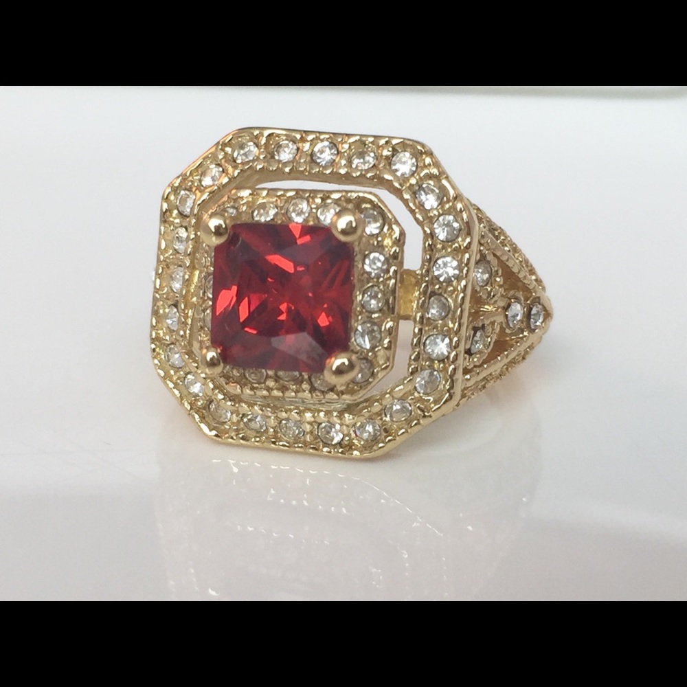 Victorian Style Ring With Red Color Crystal. - Picture 2 of 8