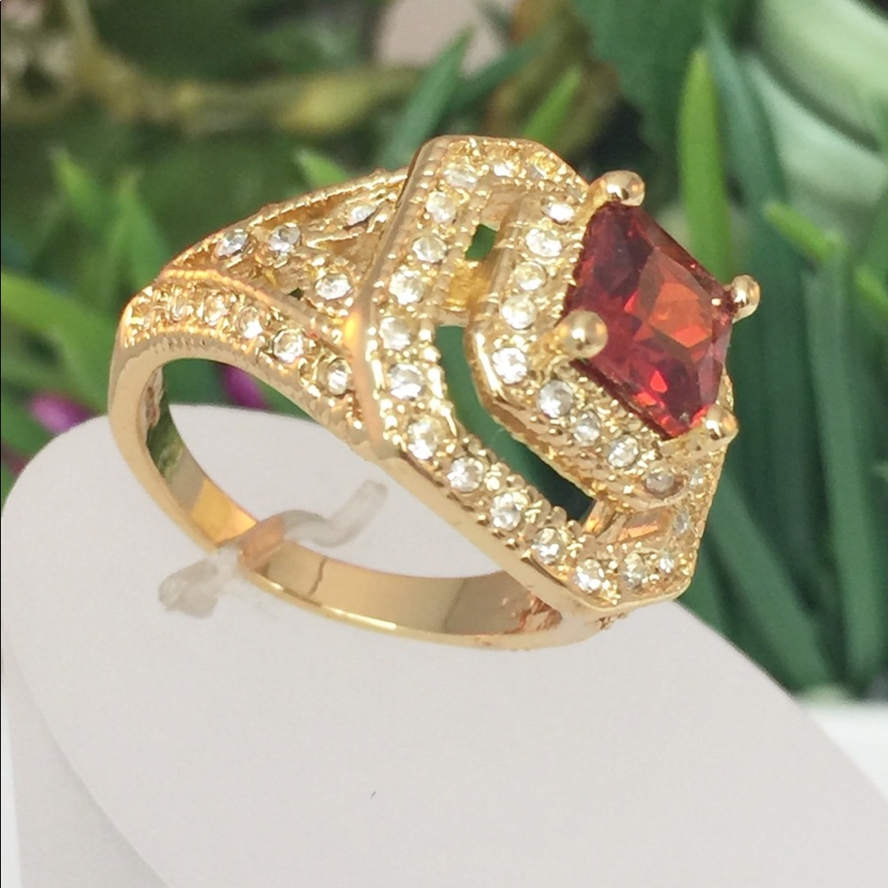 Victorian Style Ring With Red Color Crystal. - Picture 3 of 8