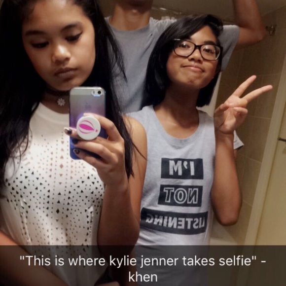 Claire’s Signature Selfie Buttons White or Black - Picture 3 of 4