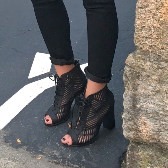 Shoes - Black lace up heel bootie