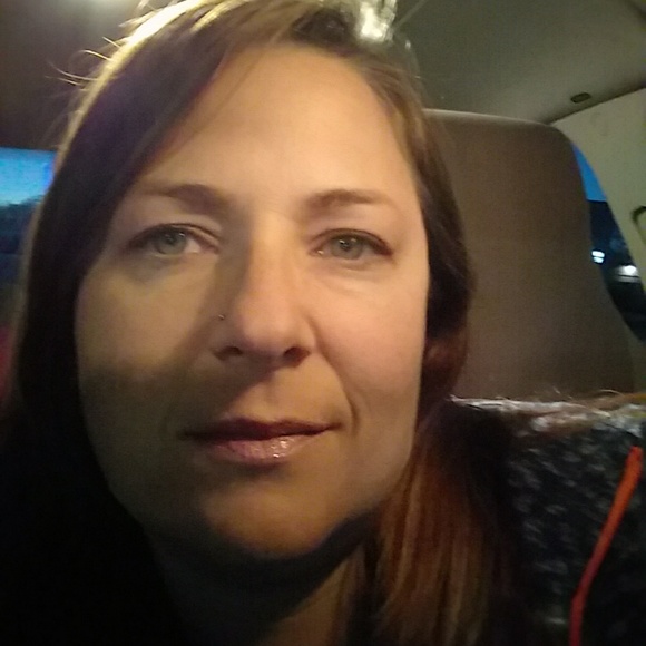 Meet your Posher, Daphne - Picture 2 of 3