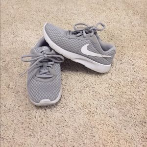 Boys Nike shoes/ in excellent condition size 13c