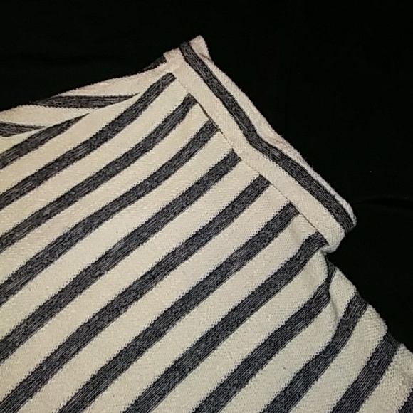 Short Sleeve Top - Picture 3 of 7