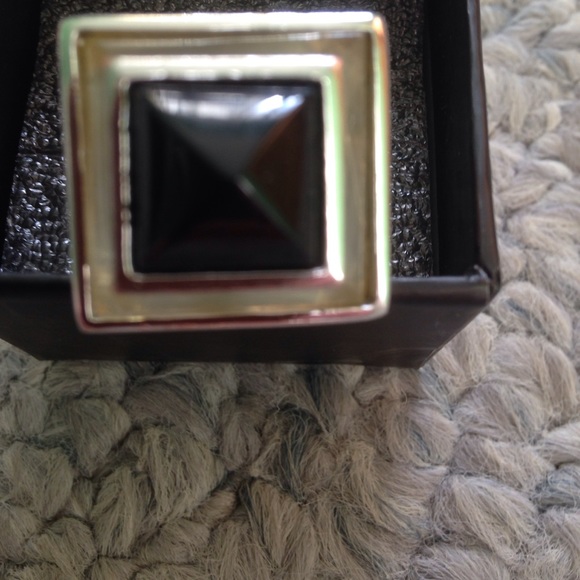 New Vince Camuto adjustable ring - Picture 3 of 7