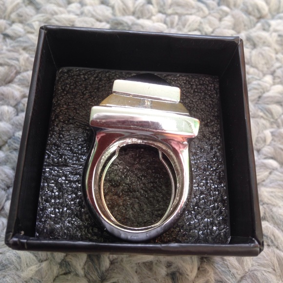New Vince Camuto adjustable ring - Picture 4 of 7