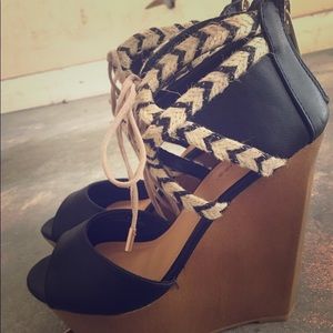 🎉CLOSET CLEAROUT Dollhouse Lace-Up Wedges🎉