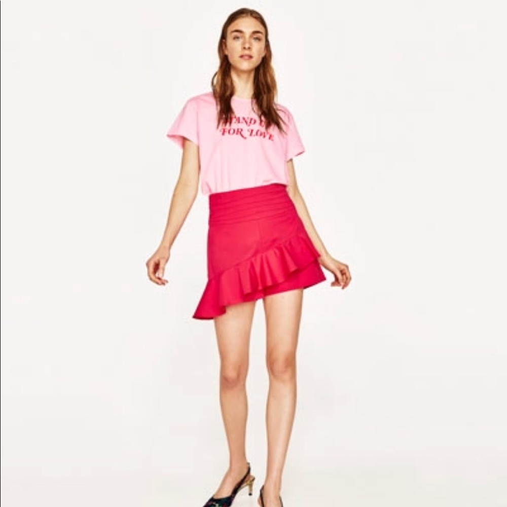 Beautiful and chic ZARA Coral Skirt-short