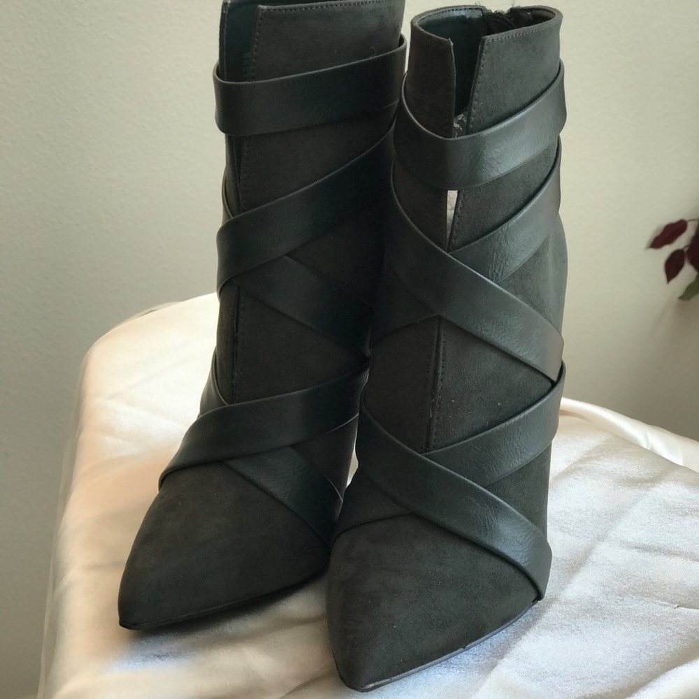 Pointed Toe Green Booties Size 9