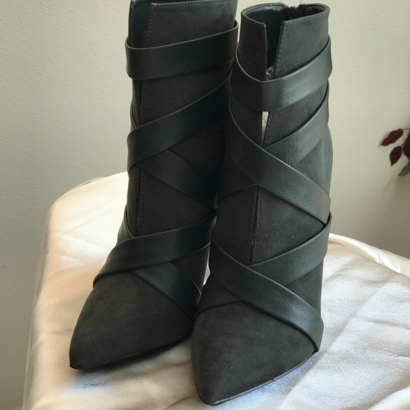 Pointed Toe Green Booties Size 9 - Picture 1 of 6