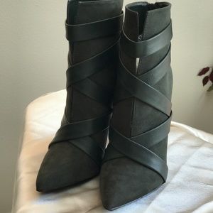 Pointed Toe Green Booties Size 9