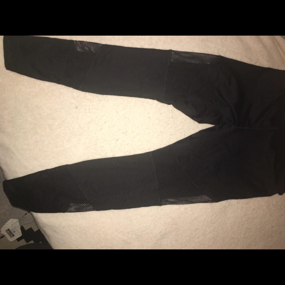 Forever21 Activewear large Mesh Leggings. M