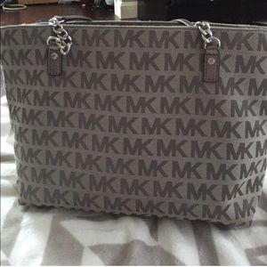 GREY MICHAEL KORS PURSE