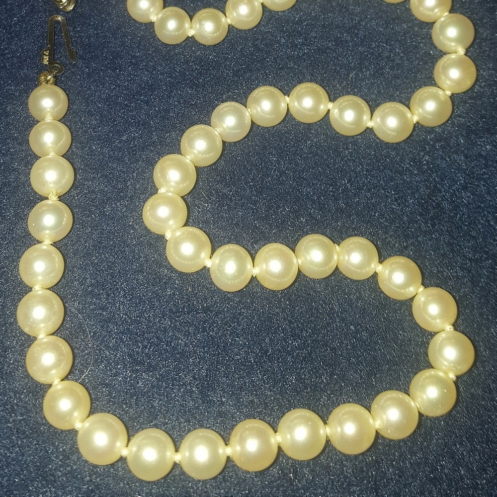 Japanese Akoya Pearl Necklace 17"