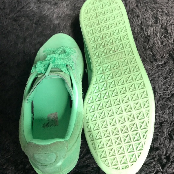 SOLANGE SUEDE CLASSIC GEO WOMENS PUMA SNEAKERS - Picture 5 of 7