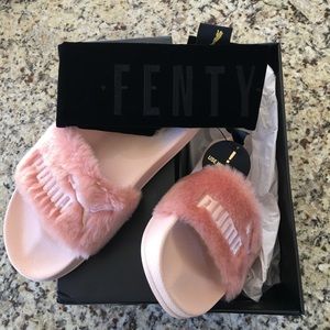 Pink (shell/silver) fur Fenty Puma Slides