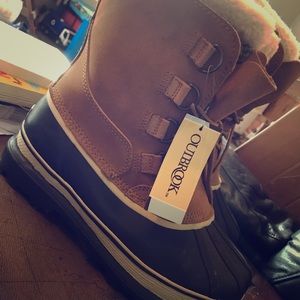 Size 9 men’s duck boots