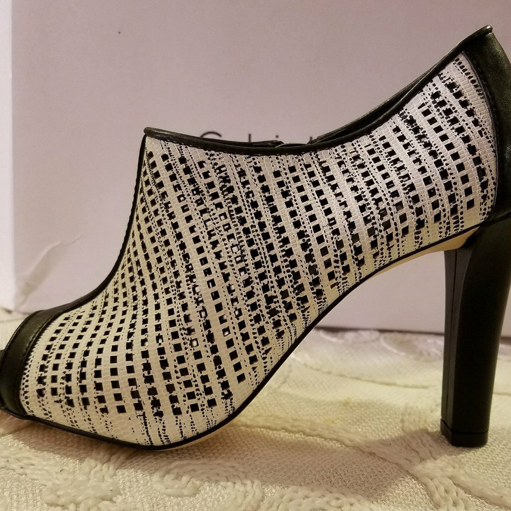 Calvin Klein Kallie Striation Shoes - NEW W/ BOX