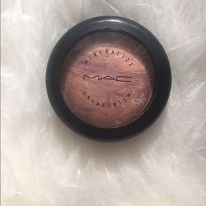 Mac mineralize skinfinish in Perfect Topping