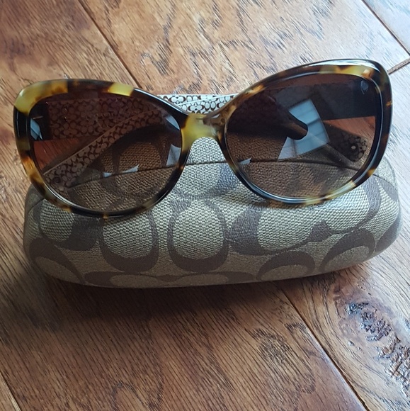 🎉SOLD🎉Coach "Keri" Sunglasses - Picture 2 of 7