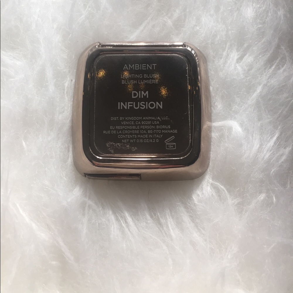 Hourglass ambient lighting blush