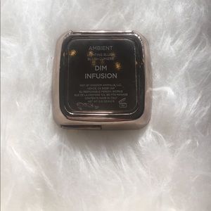 Hourglass ambient lighting blush