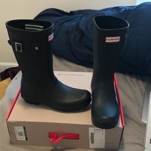 New in box Short Hunter boots-black