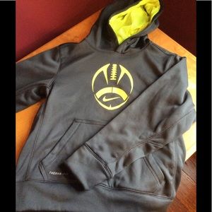 Boys Nike football thermal fit Sz M sweatshirt
