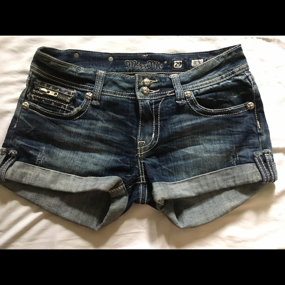 Miss Me 29 zipper pocket cuff shorts.