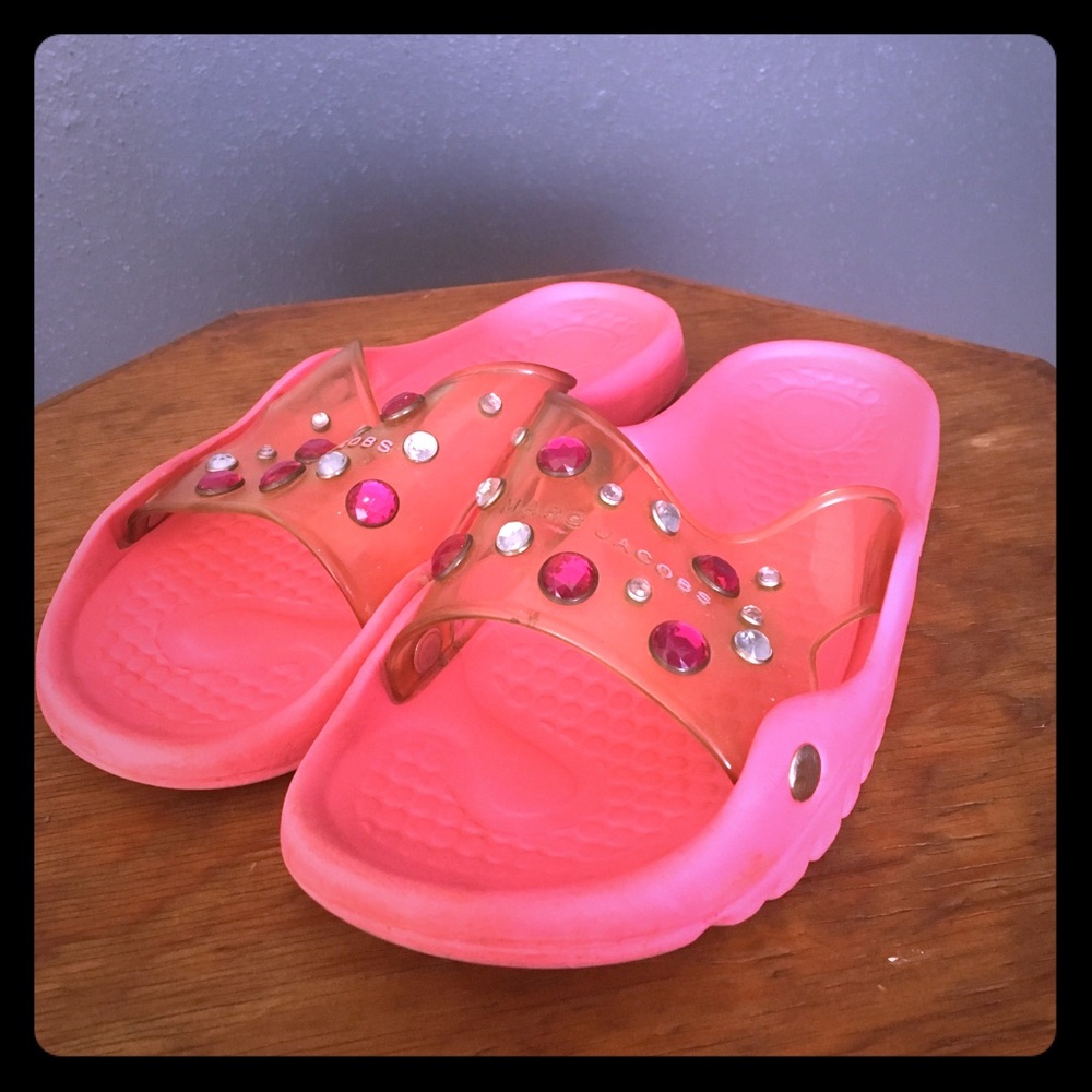 Marc Jacobs pink bedazzled pool slides!