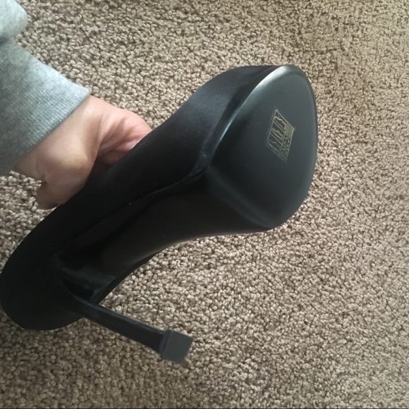 YSL Tribtoo Black Pump - Picture 2 of 4