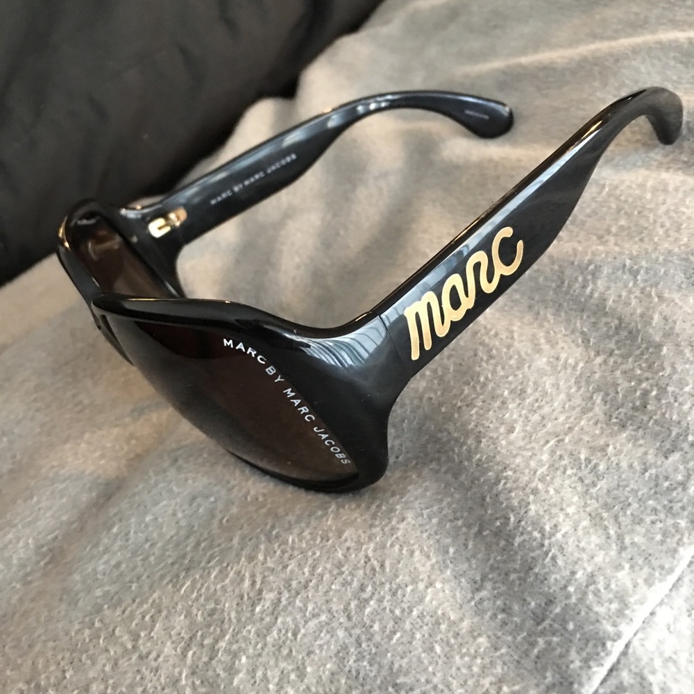 Marc by Marc Jacobs Sunglasses - Super Chic 😎