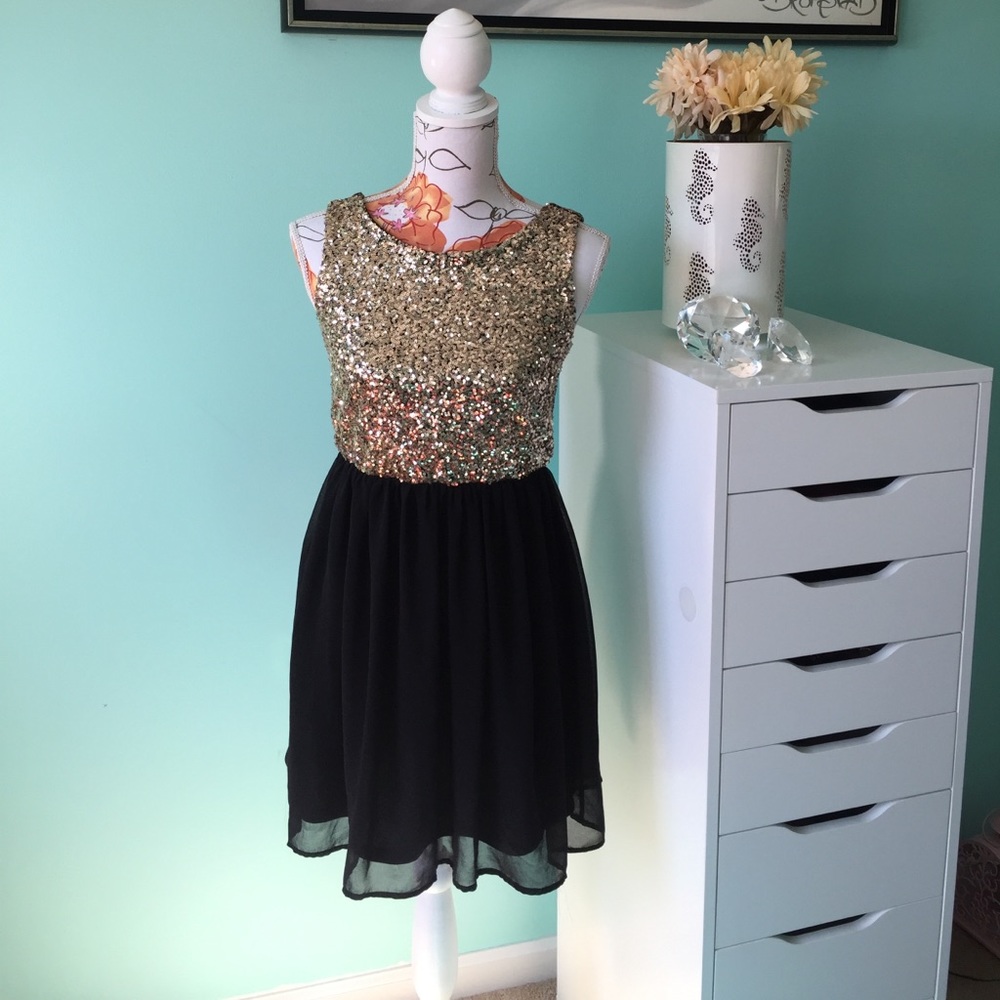 凌 Pinky sparkle dress: Size small - Picture 1 of 8