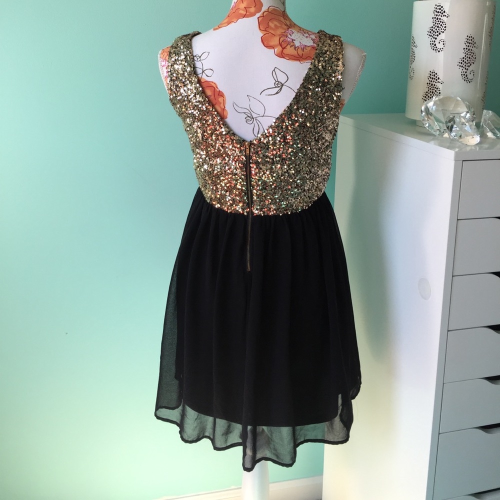 凌 Pinky sparkle dress: Size small - Picture 2 of 8
