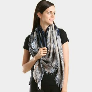 •Fall Trends• Fringed Scarf (Navy Edition)