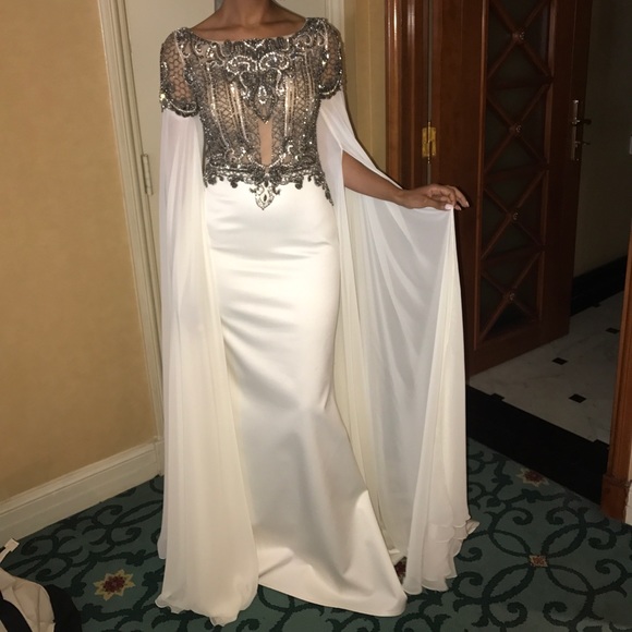 Elegant Cape Wedding Dress. White and gunmetal - Picture 4 of 7