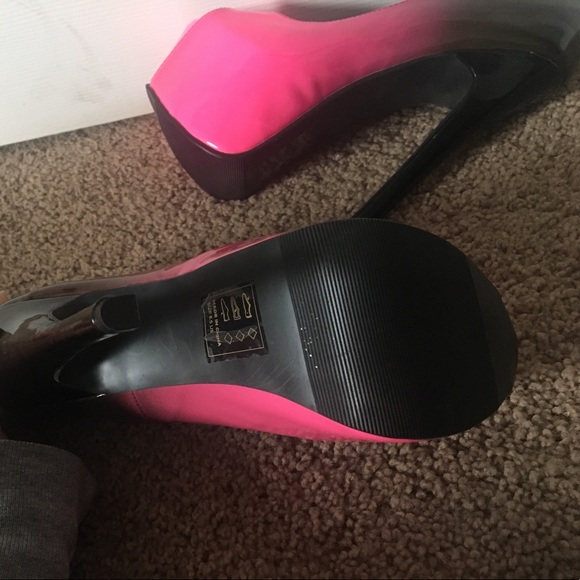 Never worn pumps - Picture 2 of 2